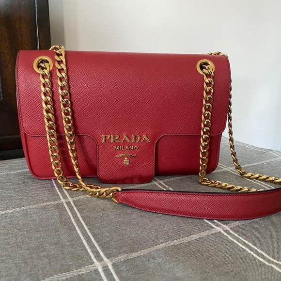 Prada - Picture 3 of 4